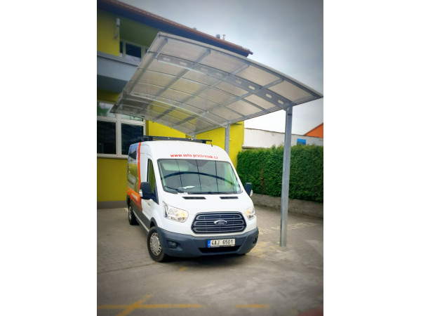 Přístřešek na karavan s obloukovou střechou | Úsporné řešení na míru