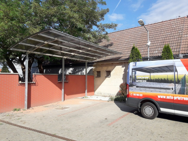 Přístřešek na karavan s obloukovou střechou | Úsporné řešení na míru