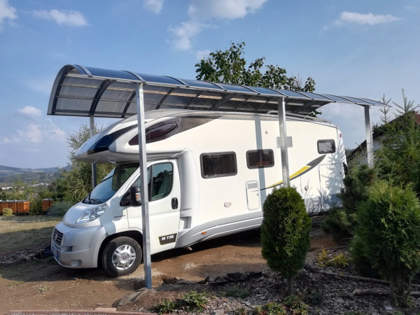 Přístřešek na karavan – kvalitní ochrana s obloukovou střechou
