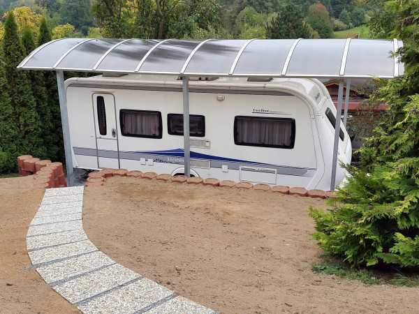 Přístřešek na karavan – kvalitní ochrana s obloukovou střechou