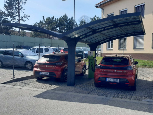 Arizona 5000 – Robustní přístřešek pro auto | Kvalita a snadná montáž