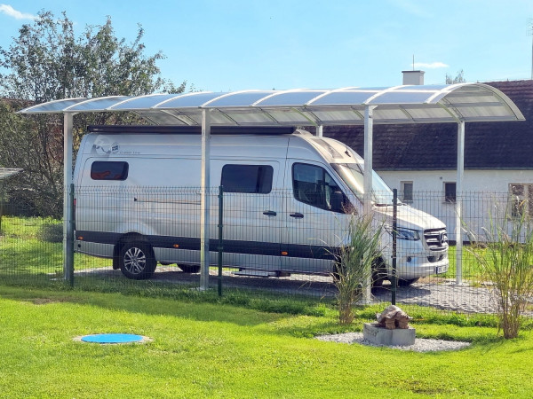 Přístřešek na karavan – kvalitní ochrana s obloukovou střechou