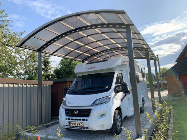 Přístřešek na karavan – kvalitní ochrana s obloukovou střechou