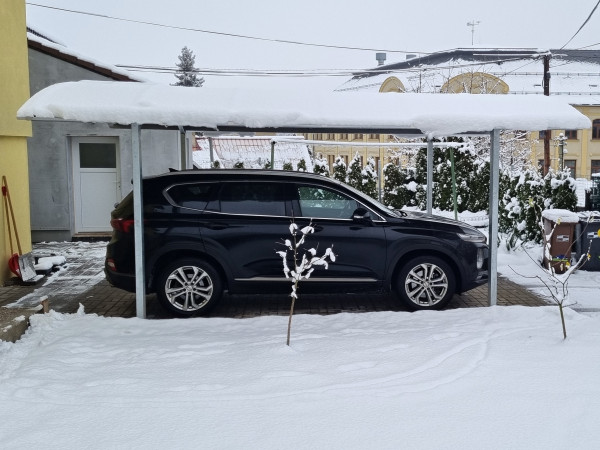 Obloukový přístřešek pro auto – stylová ochrana vozu s možností úprav